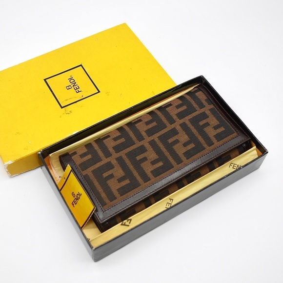 🍓FENDI Zucca Wallet - Picture 2 of 12